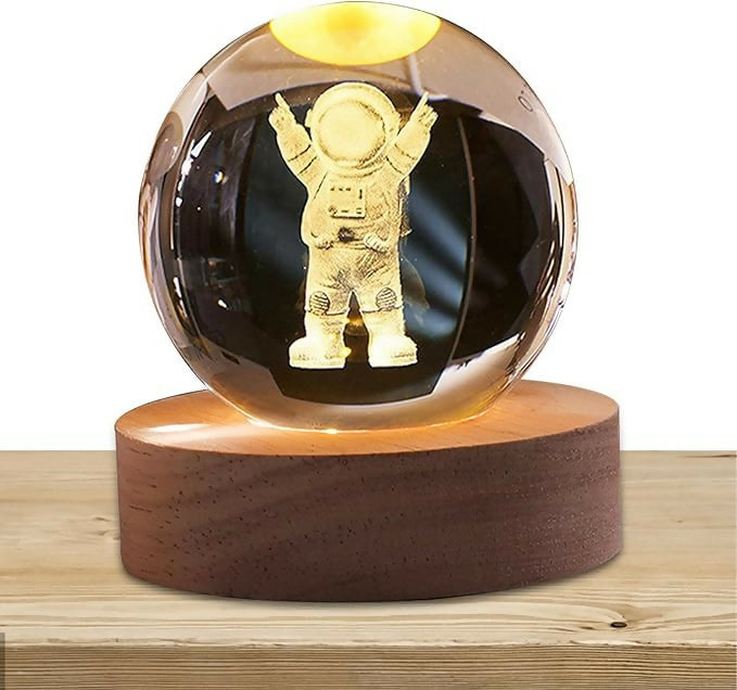 3D Engraved Crystal Astronaut LED Night Lamp with Wooden Base – Space-Themed Decorative Light for Kids' Rooms, Desks, and Gifts – Warm White Ambient Lighting for Space Enthusiasts and Galaxy Lovers